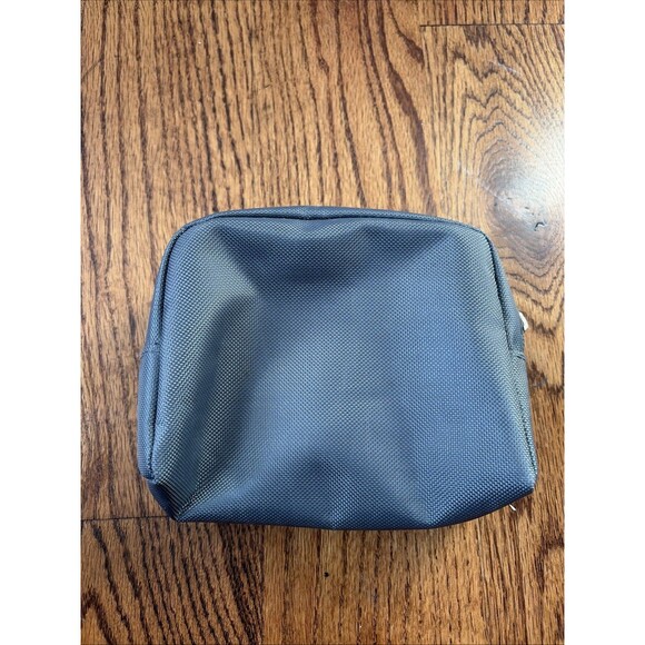 TUMI for DELTA Airlines Travel / Storage Toiletry Bag Nylon Softcase w Amenities - Picture 3 of 4